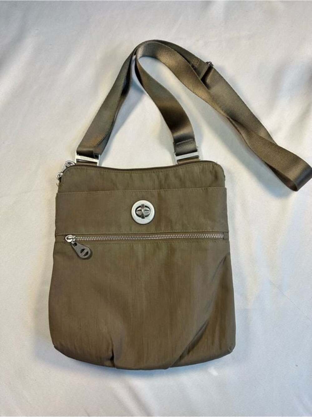 Baggallini Olive Green Crossbody Bag with Silver Hardware - Picture 1 of 9